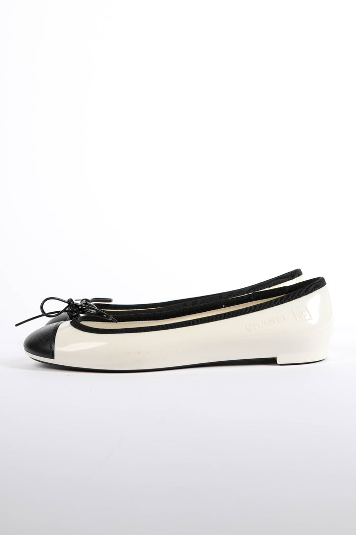 Chanel Black and White Rubber Ballet Flats (EU 37)