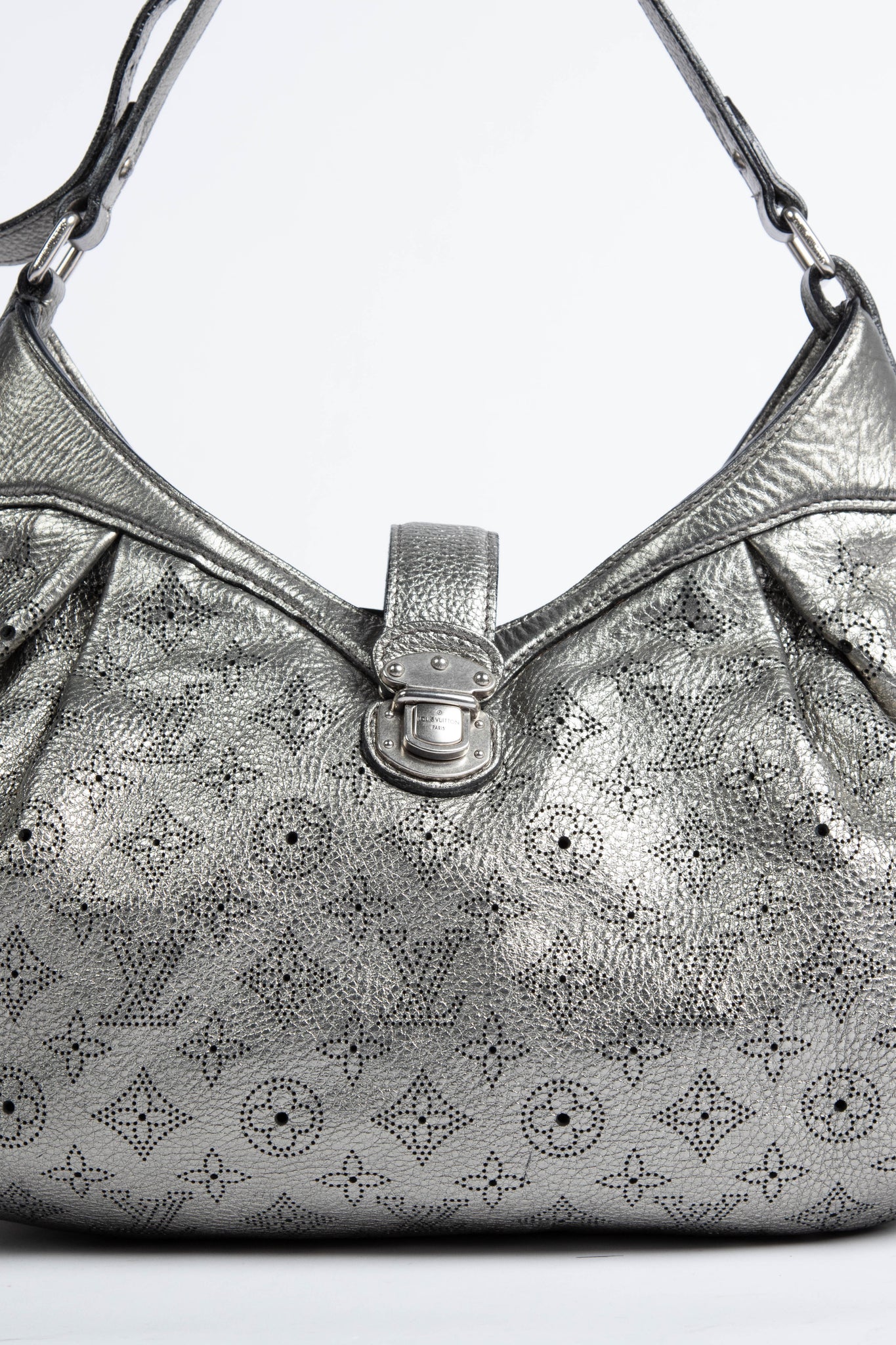 2000s Louis Vuitton Silver Mahina Shoulder Bag