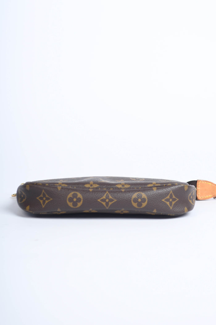 2000s Louis Vuitton Monogram Pochette Accessoires