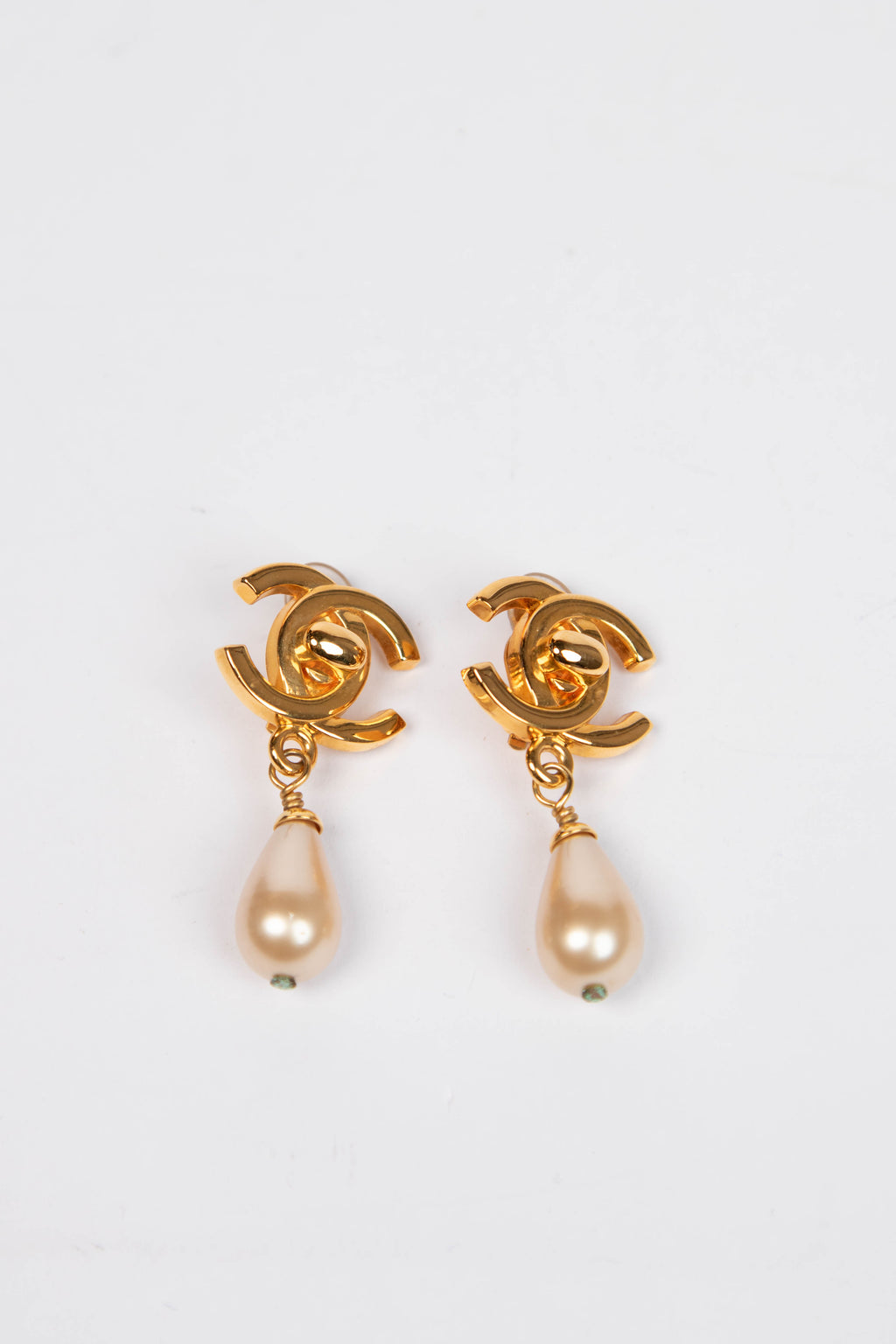 Vintage Chanel CC Pearl Drop Earrings