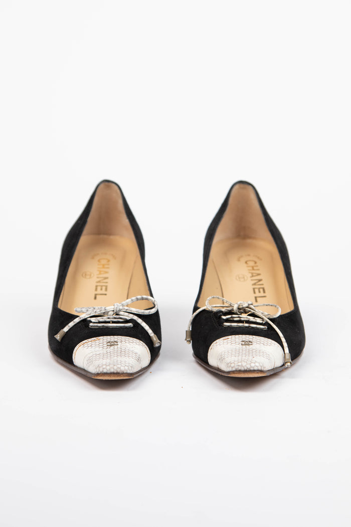 Vintage Chanel Black Suede Kitten Heel (EU 35C)